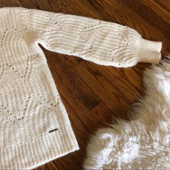 •ABERCROMBIE AND FITCH•Lofty puff sleeve sweater. - Picture 4 of 6